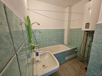 Pronájem bytu 1+kk s balkónem, Holý vrch - 7