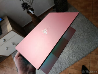 Dotykovy ultrabook Razer Book 13 -RZ09-0357 Pink / Core i7 - 7