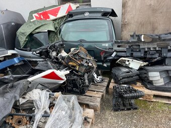Náhradní díly BMW a jiné likvidace dílny - 7