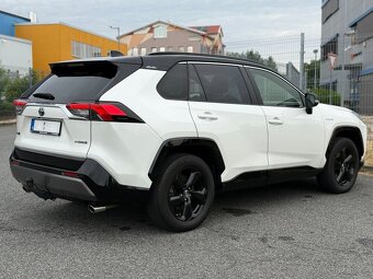 Toyota RAV4 2.5 Hybrid 131kW 2019 | 49500km, ČR, DPH, 1maj - 7