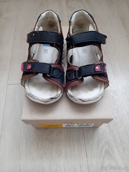 Oblečení chlapeček 104-110 + boty 26 a 27 - 7