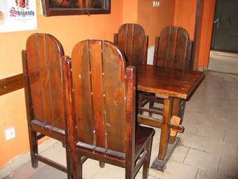 Masívní stůl a 6 židlí - 7