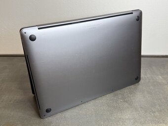 Macbook Pro 16" 2019 / I7 / 16GB / 2TB / Space gray - 7