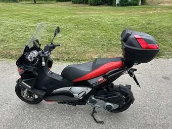 Aprilia SR MAX 300 - 7