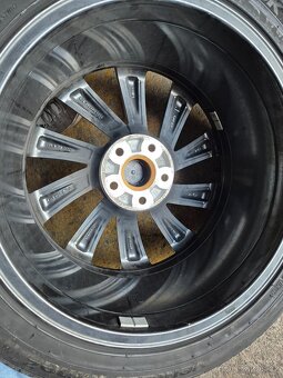 235/45 R18 superb - 7