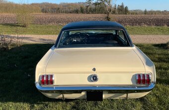 Ford Mustang z roku 1965 s původním C-code 289 V8 motorem - 7