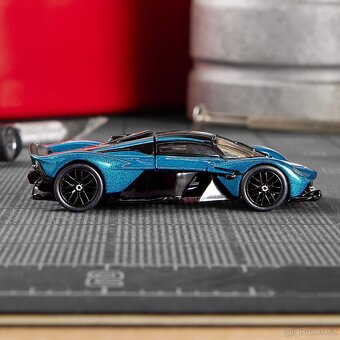 Hot Wheels Elite 64 Aston Martin Valkyrie - 7