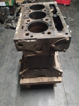 Díly motoru Perkins D 2500 - 7