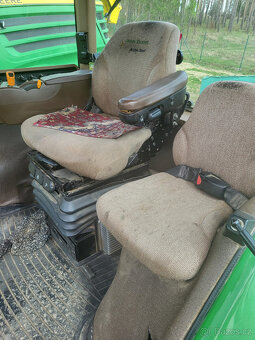 Kolový traktor John Deere 8330 - 7