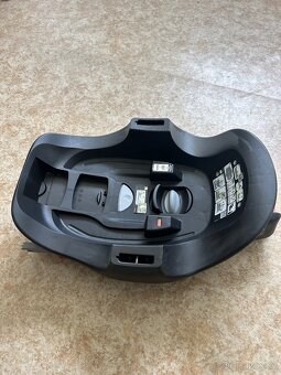 Britax Römer Baby safe i-size vcetne zakladny - 7