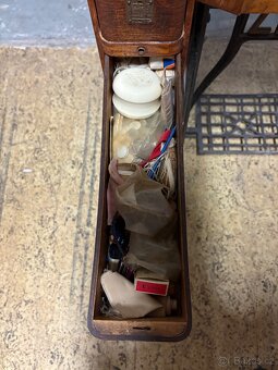 Prodám starý šicí stroj Lada - 7