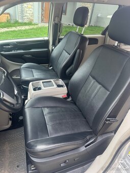 CHRYSLER TOWN & COUNTRY 3,6 L V6 211kw 118416km 7 míst 2012 - 7