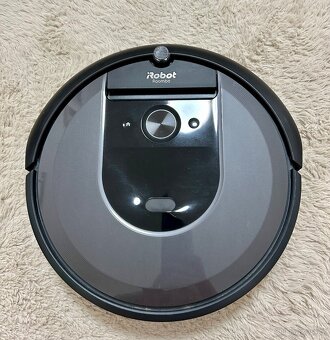Robotický vysavač iRobot Roomba i7 / černá - 7