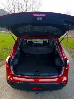 Nissan Qashqai Tekna 1.6i 86kw, 12/2013, 7 míst - 7