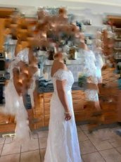 Krajkové svatební šaty - 7