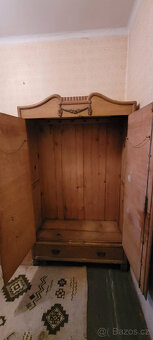 Stará šatní skříň - 7