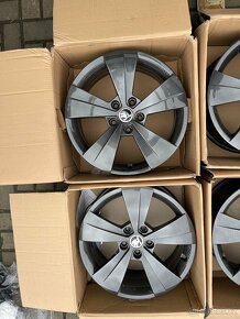 ORIGINÁL Alu Škoda ZEUS R17, 5x112 - TOP STAV - 7