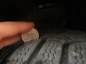 Spěchá Prodám zimní pneu 205/60 R15 s disky 7Jx15h2 ALU - 7