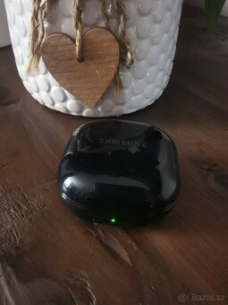 bezdrátová sluchátka Samsung Galaxy Buds Live - 7