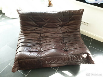 TOGO Ligne Roset Pohovky 2x 2místná + podnožka kožená hnědá - 7