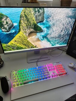 Herní PC + příslušenství a židle se stolem - 7