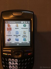 Palm Treo 750v s kolébkou a stylusem - 7