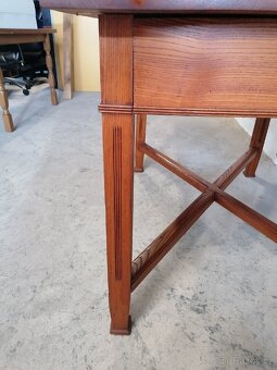 Starožitný jídelní stůl s šuplíkem - 7