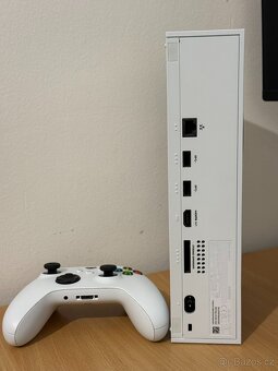 V ZÁRUCE - Xbox Series S 512GB - 7