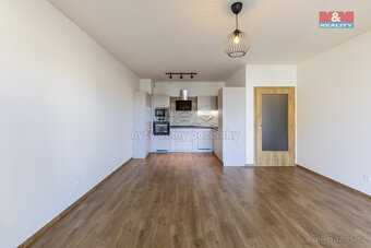 Pronájem bytu 2+kk, 61 m²,ul. A. Petrofa, Hradec Králové - 7