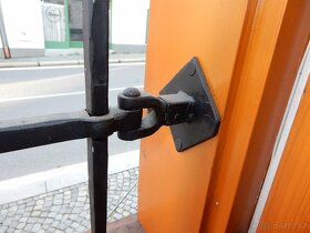 Nádherné kované klíčem otviratelné mříže 4 kusy. - 7