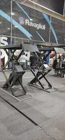 Zvedák DVOUSLOUPOVÝ se SPDNÍM/ VRCHNÍM propojením 3.5-7.5t - 7