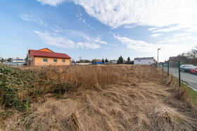 Prodej stavebního pozemku o výměře 2582 m2, Praha – západ, J - 7