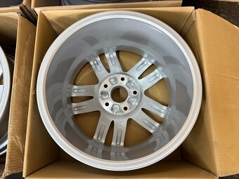 ORIGINÁLNÍ ALU KOLA AUDI Q7 4L 4L0601025B 8.5JX18H2 ET58 - 7