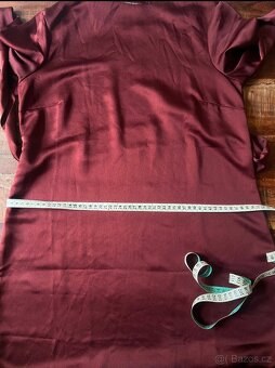 Elegantní dámské šaty s páskem - 7