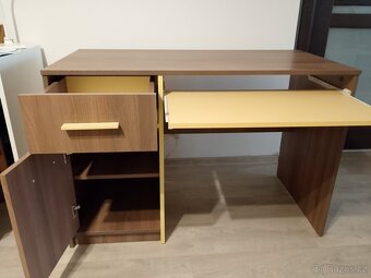 Dětský psací stůl s nástěnnou policí - 7