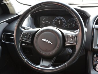 Jaguar F-pace 3.0D Pěkný stav, spěchá - 7