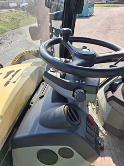 Rýpadlo - nakladač CAT 444F - 7