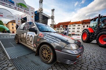 Závodní Suzuki Swift GTI na rally - 7