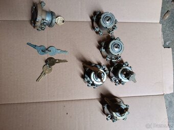 Originální nova spínací skříňka relé dobíjení 6V 12V - 7