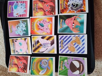 Pokémon 1999/ 2500+ kusů /Vcetne boxu I krabice - 7