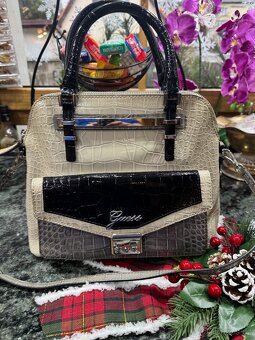 Kabelka přes. rameno a do ruky Guess - 7