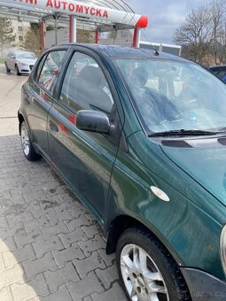 Yaris - 7