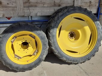 Prodám kultivační kola John Deere - 7