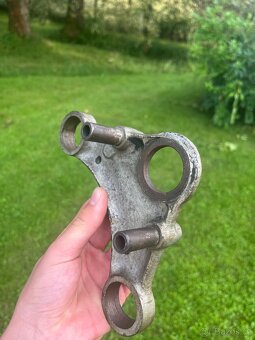 Horní nosník řídítek “brýle” na jawa, Čz - 7