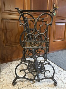 Litinové podstavce ze šicích strojů - 7