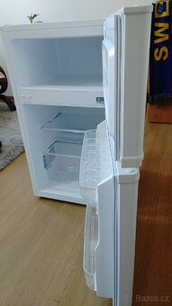 Malá lednice s mrazákem - 7