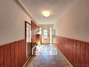 Prodej prostorného rodinného domu ve Velkém Týnci s více byt - 7