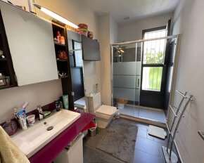 Vila s terasou a bazénem, Španělsko - 7