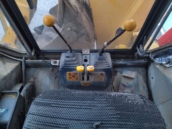 Traktorbagr JCB - 7