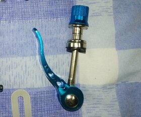 Sada na kolo - sedlo,držák,zvonek,ventilky a šroub - 7